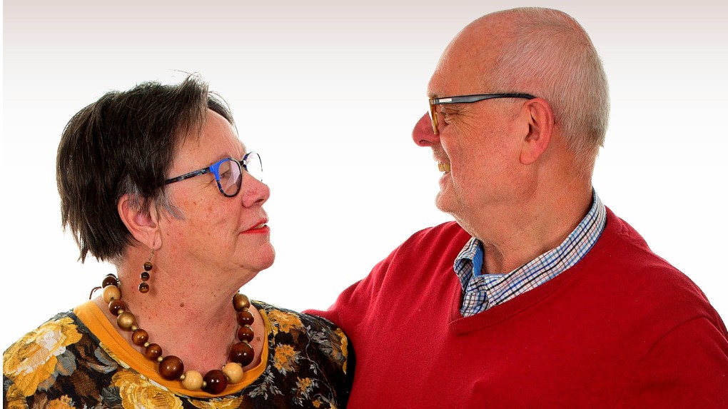 Afb: Wereld Alzheimer Dag: ‘Vroeger trok Hilly de kar, nu moet ze geduwd worden’
