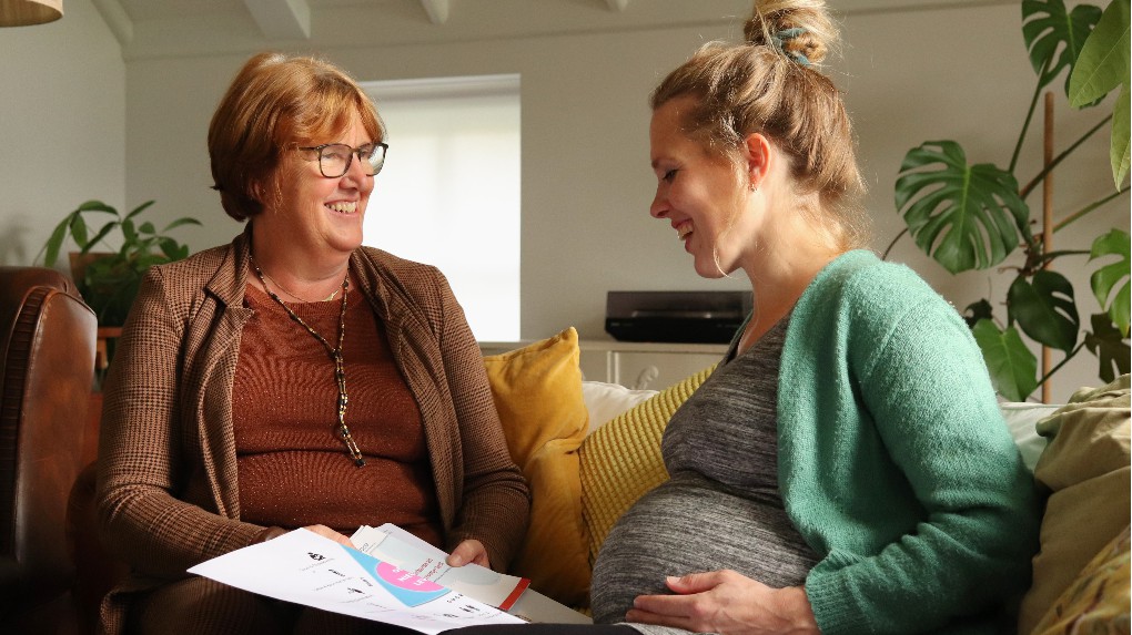 Afb: Huisbezoek aan zwangeren door ZONL in samenwerking met verloskundigen