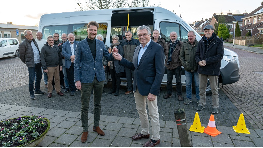 Afb: Nieuwe bus voor Stichting Cliëntenvervoer Zorggroep  Oude en Nieuwe Land